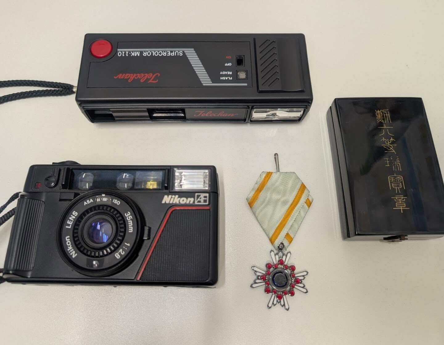 勲章 ＆ NIKON カメラ 、ほか