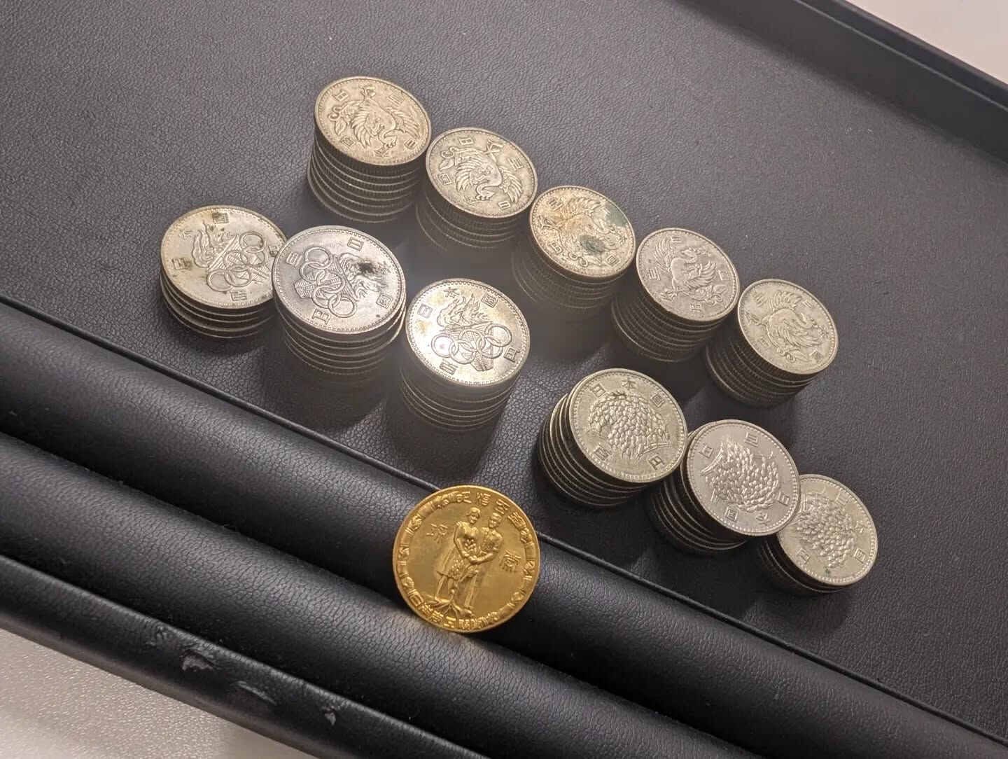 ☆ 金メダル ＆ 100円銀貨 ☆